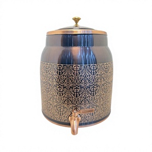 Dispensador de Agua Premium de Cobre Oscuro Antiguo de 8L con Patrón Floral Grabado, Tanque Ayurvédico Matka, Contenedor Metálico a Prueba de Fugas con Grifo - Product Image 1
