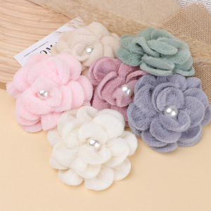 Pinzas para el Cabello con Flores de Perlas de Felpa de 12 cm Hechas a Mano para Uso Diario - Product Image 3
