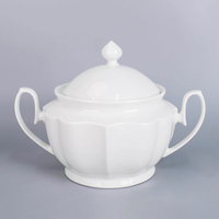 Service de table 6 pièces en porcelaine fine blanc uni à bord festonné, compatible lave-vaisselle, comprenant assiettes, bols et théière, coffret cadeau