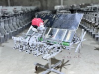 Machine à planter professionnelle à 6 rangs, espacement des rangs de 18 cm, trémie de grande capacité et système d'entraînement par chaîne durable