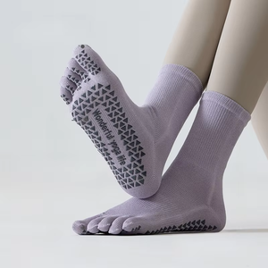 ถุงเท้าโยคะแบบ 5 นิ้ว ผลิตจากผ้าฝ้ายเป็นมิตรต่อสิ่งแวดล้อม ปิดด้วยแถบตีนตุ๊กแก - Product Image 1