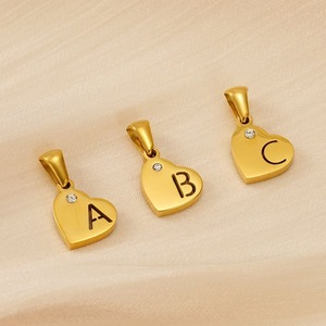 Ciondolo a Cuore con Diamanti in Acciaio Inossidabile Stile Ins, Accessori con Lettere in Acciaio al Titanio a Forma di Cuore - Product Image 1