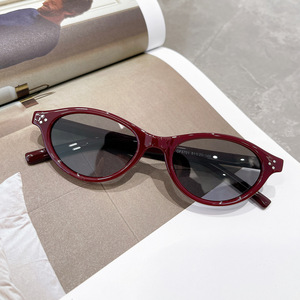 Occhiali da Sole Retrò con Montatura Piccola, Occhiali da Sole Ovali Polarizzati Unisex di Alta Qualità in TR90, Design Cat Eye - Product Image 4