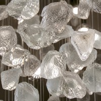 Lustres sur mesure en verre et pierre, design nordique moderne et luxueux, art de la lumière, pour hôtel, lampe suspendue pour escalier
