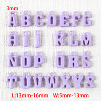 Breloques en acrylique en forme de lettres de l'alphabet avec trou pour accrocher des colliers