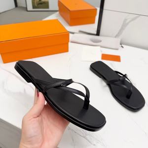 Chaussures de créateur de haute qualité, tongs de plage pour hommes et femmes, tongs plates tendance, chaussures décontractées pour la marche - Product Image 1