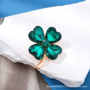 Broches et épingles <span class=keywords><strong>de</strong></span> poitrine en forme <span class=keywords><strong>de</strong></span> <span class=keywords><strong>feuille</strong></span> d'érable - Product Image 5