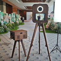 Prix d'usine, miroir photo miniature en bois de 13,3 pouces, mini PC à l'intérieur, trépied, miroir photo intelligent, valise de transport pour les événements de mariage