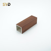Profils décoratifs en tube creux WPC à grain de bois pour applications murales et de plafond intérieures