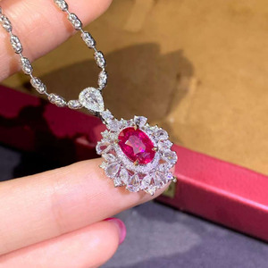 จี้รูปไข่ทับทิมสีแดงเลือดนกธรรมชาติ 1.52 กะรัต ทองคำขาว 18K ประดับเพชร 65 เม็ด ทรงรัศมี สำหรับผู้หญิง - Product Image 5