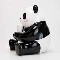 Sculpture de panda artistique en résine peinte sur mesure, logo couleur personnalisé, tenant une tasse, animal de dessin animé, centre commercial, parc à thème