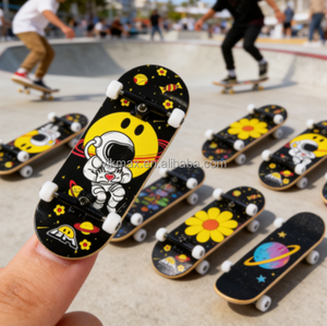 Mini Tabla de Skateboard de Madera de Arce Canadiense de 5 Capas - Product Image 1