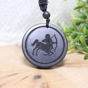 Collar con colgante redondo <span class=keywords><strong>de</strong></span> shungita y doce signos del zodiaco <span class=keywords><strong>de</strong></span> <span class=keywords><strong>piedra</strong></span> natural <span class=keywords><strong>de</strong></span> alta calidad y precio barato al por mayor <span class=keywords><strong>para</strong></span> protección EMF - Product Image 4