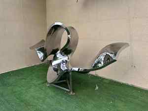 Decoración de Jardín y Parque al Aire Libre, Escultura de Cinta Metálica Moderna de Alta Calidad en Acero Inoxidable - Product Image 2