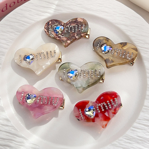 Franse Miu Letter Hart Haarspeld Acetaat Strass Eendenbek Haarstyling Clip Luxe Haaraccessoires voor Vrouwen - Product Image 1