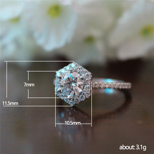 Anello di Fidanzamento in Zircone Tono Platino per Donne, Elegante Gioiello da Dito per Proposta e Matrimonio - Product Image 5