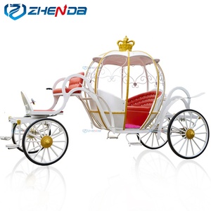 Chariot de mariage blanc en forme de citrouille / Chariot de Cendrillon traîné par des chevaux - Product Image 5