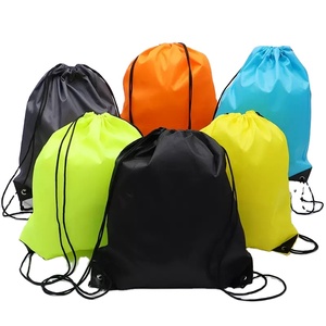 Sac à cordon léger en polyester, sac de sport, sac à dos de gym avec coins renforcés, 6 couleurs, logo personnalisé - Product Image 1