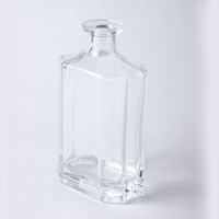 Usine de fabrication de bouteilles en verre bouteille de whisky en verre de forme spéciale personnalisée 500ml bouteille en verre de spiritueux bouteille de whisky vodka