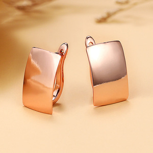 Orecchini a polsino rettangolari color oro rosa per donna, gioielli alla moda lisci e lucidi - Product Image 2