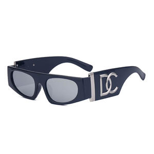 แว่นกันแดด Dc สำหรับทุกเพศ กรอบพีซี ป้องกันรังสียูวี 400 แฟชั่นสำหรับการแสดงบนเวที เลนส์สีดำ - Product Image 1