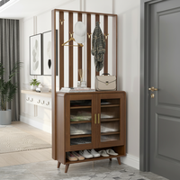 Système de placard tout-en-un compact et contemporain, commode en bois, tringle à vêtements, étagères de présentation, solution de rangement efficace pour la chambre