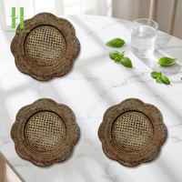 Nouvelle Tendance : Assiettes de Présentation et Sets de Table Écologiques en Bambou Tressé à la Main Style Bohème Festonné pour Décoration de Table de Mariage – Vietnam