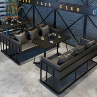 Meubles de café modernes banquette canapé gris foncé et table basse rectangulaire à cadre en bois pour salle à manger de style industriel