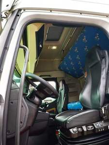 Camión Tractor Usado Gris SINOTRUCK de Servicio Pesado 6x4 Diésel para Remolque, Transporte y Cabeza Tractora con Dirección Izquierda, Motor Weichai, Refrigeración por Aire - Product Image 4