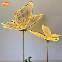Nouveauté transfrontalière : Grandes lampes décoratives et lanternes lumineuses en forme de papillon, suspendues au plafond, pour la route, les mariages, les auditoriums et les scènes.
