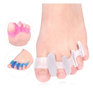 Orthèse pour <span class=keywords><strong>Hallux</strong></span> <span class=keywords><strong>Valgus</strong></span> avec Séparateur d'Orteils SEBS à Quatre Trous pour Utilisation Jour/<span class=keywords><strong>Nuit</strong></span>, Soutien Osseux du Grand Orteil Adulte, Soulagement de la Pression sur l'Orteil, Taille Unique - Product Image 1