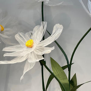 Personalizado blanco pequeña Margarita gigante flor de papel decoraciones de la boda de seda de pie conjunto para tienda escaparate para graduación - Product Image 4