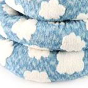 Juego de Tres Piezas de Cama Redonda para Mascotas, Diseño Jacquard de Nubes Azules, Terciopelo de Algodón, Camas Premium para Mascotas - Product Image 5