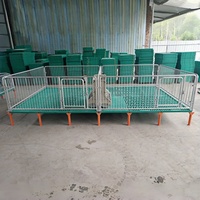 Lit de mise bas pour truies, état neuf, pour élevage porcin, avec clôture et cage, et plateau de mise bas