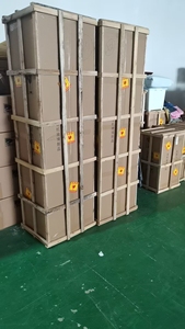 ชั้นวางไม้คิวบิลเลียดแบบหมุนได้พร้อมไฟ LED ทำจากอะคริลิกและไม้ สำหรับวางบนเคาน์เตอร์ เหมาะสำหรับร้านค้าปลีก - Product Image 3