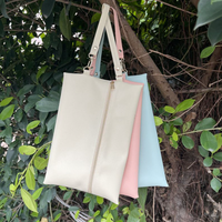 Pochette en cuir PU souple pour lingettes humides avec couvercle rabattable, support portable pour lingettes de bébé, sac à suspendre pour poussette, cadeau pour maman