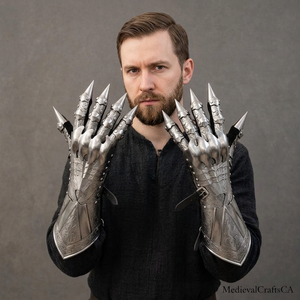 Gants de guerrier médiévaux en acier avec motif d'armure gravé et doigts à pointes pour collection - Product Image 4