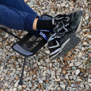 Reposapiés plegable para silla Moon, soporte para piernas, ligero, portátil, de aleación de aluminio, gris y negro, para uso en exteriores y camping - Product Image 1