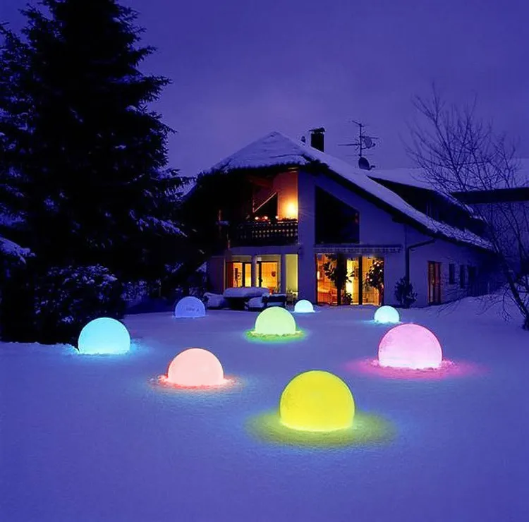 Venta al por mayor de Navidad, luz de nieve, Bola de plástico impermeable, adornos de regalo de Navidad, bolas de luz Led