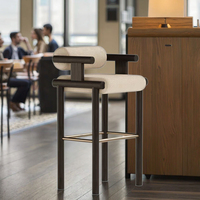 Tabouret haut moderne de style nordique Design industriel de luxe Cadre en métal Matériau PU Nouvelle chaise de bar populaire pour la cuisine Utilisation de la réception