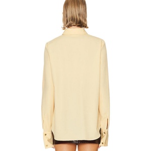 Chemisiers personnalisés en gros avec logo pour femmes, chemise décontractée unie à col rabattu, manches longues, en coton, pour tenue quotidienne - Product Image 3