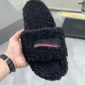 Pantuflas de Plataforma con Bordado de Peluche, Diseño de Lujo 2025, Cálidas para Invierno, Casuales para el Hogar, para Hombre y Mujer - Product Image 1