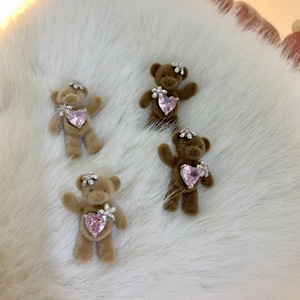 Pendientes de oso de peluche en forma de corazón estilo Ins para mujer, pendientes delicados de metal con flores a la moda, joyería. - Product Image 1