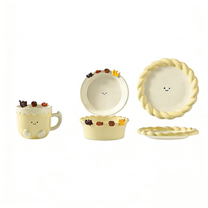 Un magnifique et adorable ensemble de vaisselle en céramique pour la maison et le bureau, avec des détails en relief faits à la main et un - Product Image 2