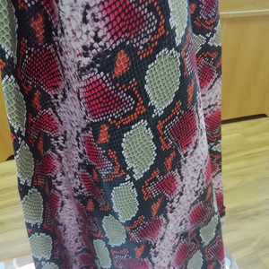 2022 yeni varış mont malzemeleri sahte yılan desen pamuk taban PU deri kumaş seksi etek veya pantolon kullanılmış - Product Image 3