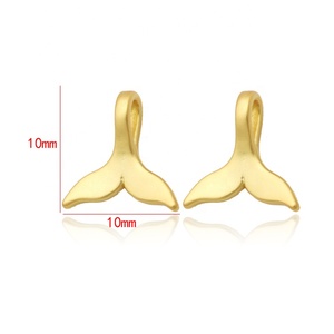 Venta al por mayor de la fábrica tonto chapado en oro 14K chapado en oro de latón de cola de pescado en forma de encanto - Product Image 2