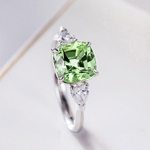 Anello a Forma Quadrata di Colore Verde Design Elegante Anello da Dito per Donne - Product Image 4