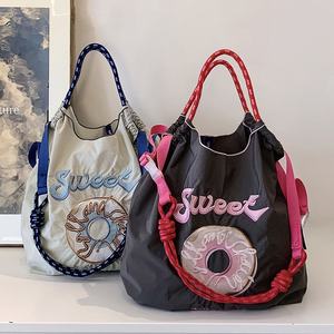 <span class=keywords><strong>Sac</strong></span> bandoulière en nylon brodé grande capacité pour femme, <span class=keywords><strong>sac</strong></span> de shopping écologique en toile imperméable, style urbain simple en polyester - Product Image 1