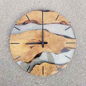 Horloge murale en résine avec cadre en bois, artisanale, durable, fonctionnelle, élégante et stylée, idéale pour le salon, la chambre à coucher - Product Image 6