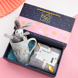 2026 Venta al por mayor: Nuevo y moderno set de regalo corporativo personalizado de tazas de café con cuchara, toalla y muñeco de conejo para mujeres y niñas - Product Image 3